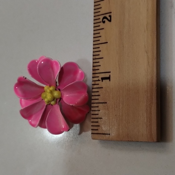 Mid century pink floral brooch 1.25" lapel pin back vintage - Picture 4 of 8
